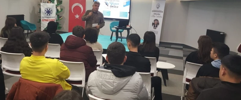 TALAS YAZAR OKULU SEMİNERLERİNİN BU HAFTAKİ MİSAFİRİ MUSTAFA URHAN OLDU slide image