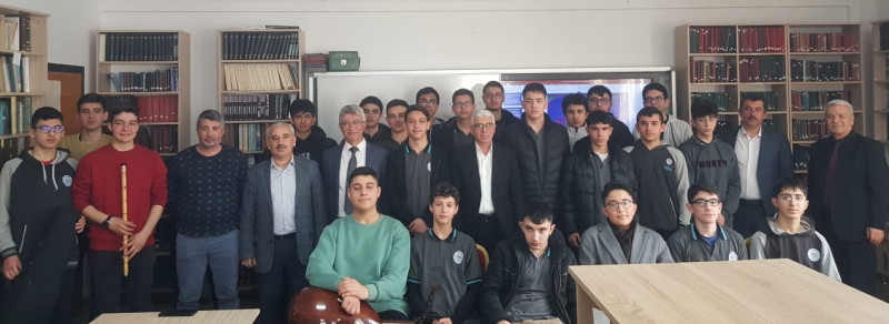 yazar-okulu-seminerleri-devam-ediyor-hayatin-siirsel-izleri-basligi-ile-siir-konusuldu project cover image