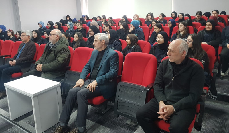 yazar-okulu-seminerlerinde-ilyas-han-sahin-tarih-ilminin-onemini-ele-aldi project cover image