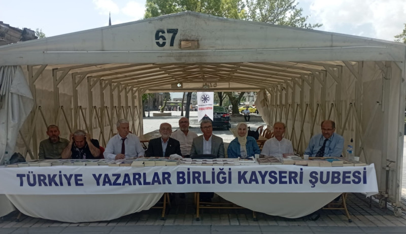 kayserili-yazarlar-kitapseverlerle-bulusuyor project cover image