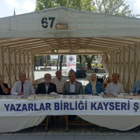 kayserili-yazarlar-kitapseverlerle-bulusuyor project cover image
