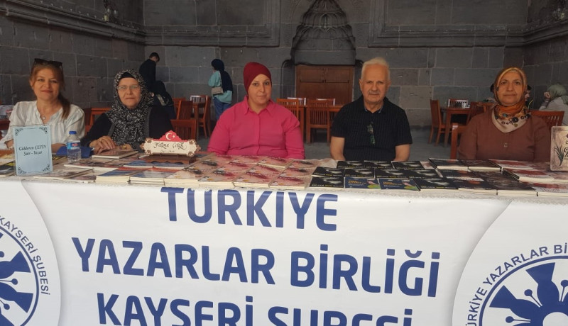 kadin-komisyonundan-hunat-medresesinde-imza-gunu project cover image
